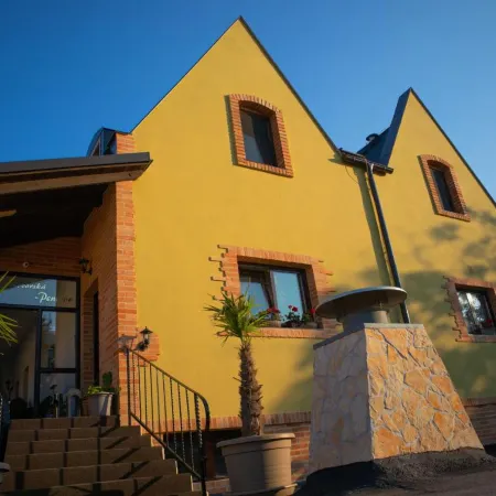 Penzión Wellness & Restaurant Zoborská, free parking