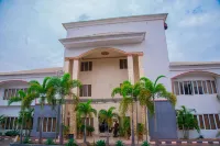 Mahogany Hotel and Suites Отели в г. 