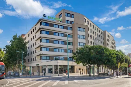 B&B Hotel Zaragoza Centro Отели рядом с достопримечательностью «Number 16 School San Miguel - Academia de inglés Zaragoza Centro»