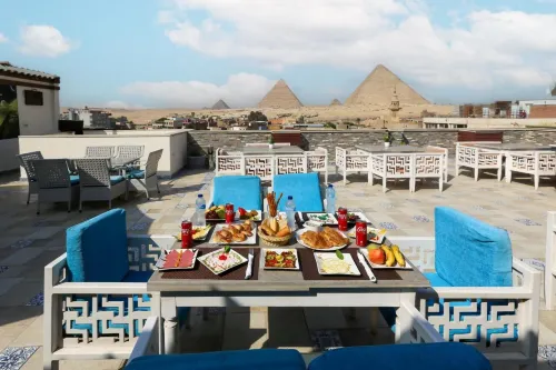 Pyramid Edge Hotel & Exclusive Pyramids View Rooftop فنادق في نزلة السمان