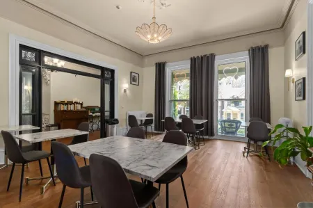 Hochelaga Inn Отели в г. Кингстон