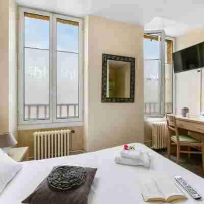 Logis Hôtel Rest. du Commerce Rooms