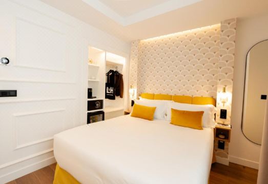 L&H 칼라오 셀렉션 로비