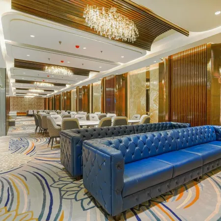 Luxe Stayz Signature Отели рядом с достопримечательностью «Колледж Хальса»