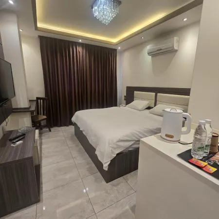 Seven Days Hotel