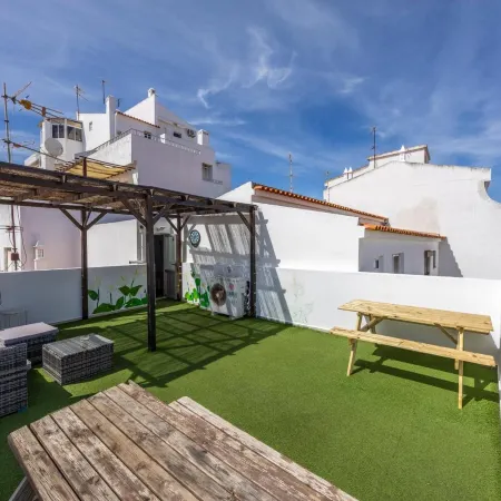 The 17 Party Hostel