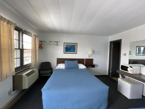 Colonial Motel - balcony