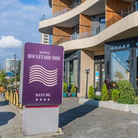 Boulevard Side