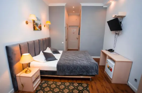 Отель Версаль Отели рядом с достопримечательностью «Монумент Байтерек»