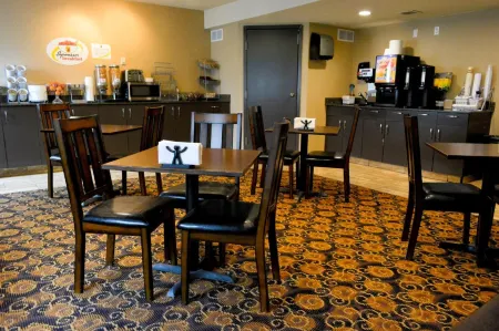 Super 8 by Wyndham Fox Creek Отели в г. Фокс Крик