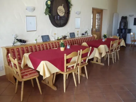 Weinhotel Kienle Отели в г. Бирквайлер