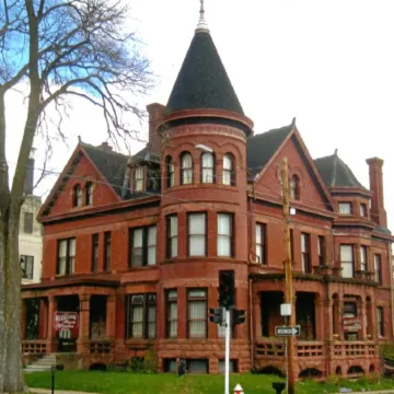 The Redstone Inn and Suites