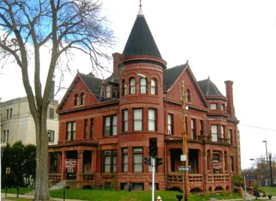 紅石套房飯店 住宿飯店