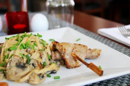 Hôtel de France Отели в г. Сен-Жиль-де-Крето