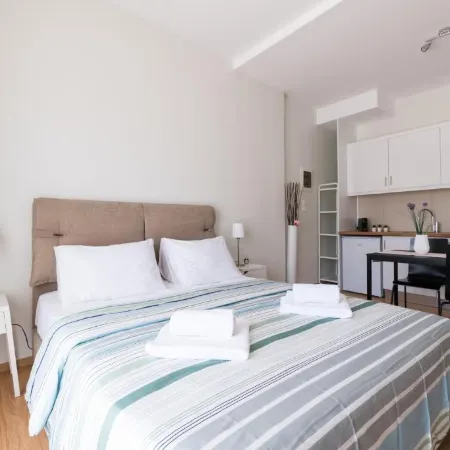 Anivia Apartments Airport by Airstay Отели в г. Спата-Артемида