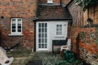 Chalk House - Pet Friendly Hotels in Henley-on-Thames
