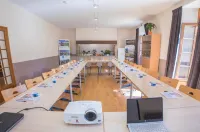 Logis Hotel l'Hôtel des Bains - Salles-la-Source