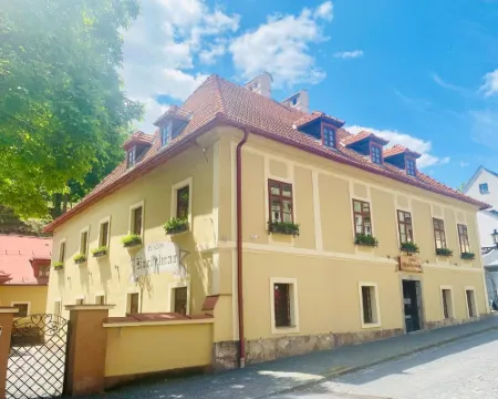 卡海門旅館 班斯卡－什佳夫尼察酒店