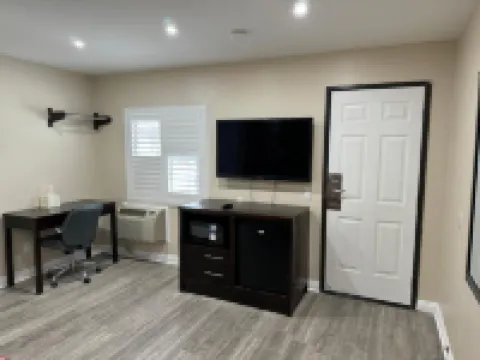 อเวนิว โมเทล โรงแรมในกาดินา