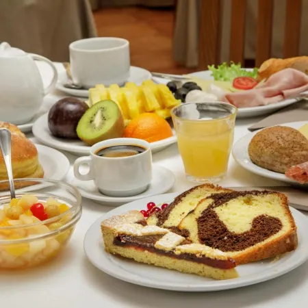 Hotel Marc'Aurelio S.r.l. Отели рядом с достопримечательностью «Вилла Карпенья»