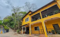 hostal marias Hotels near Sendero los sapos