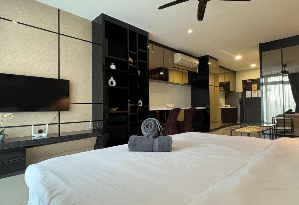 JB City Shopping Mall Apartment
