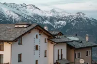 Residence Les Fleurs Hotels near Centro di Falconeria Messaggeri Alati