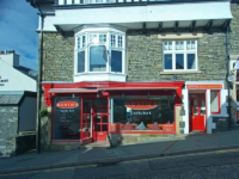 Monties Guest House - Adults Only