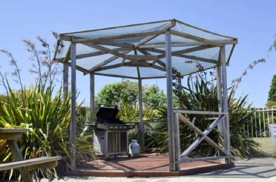 海灘路餐廳汽車旅館