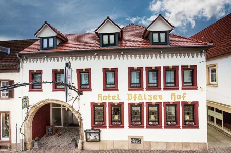 Hotel-Restaurant Pfälzer Hof Отели в г. Эденкобен