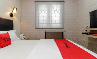 RedDoorz Plus Near Lippo Cikarang Mall