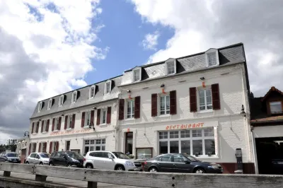 Hotel du Port et des Bains Hotels in Cahon