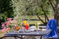Logis Auberge les Murets Hotel Restaurant Spa Các khách sạn ở Joyeuse