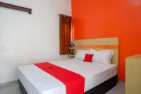 RedDoorz Syariah near Alun Alun Kota Rembang Hotel dekat LB KARTINI PUSAT BELANJA HP DAN ACC TERLENGKAP