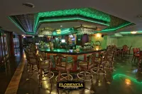 Florencia Plaza Hotel - ที่มีบาร์