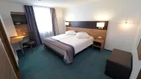 Hotel Goldener Hirsch Mosbach Отели в г. Нойнкирхен