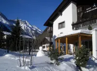 Apartments Hohenberger Mallnitz - Tauernbad Und Sauna im Winter Inklusive! فنادق في 