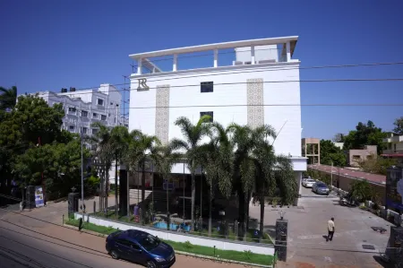 RR Inn Tirunelveli Отели рядом с достопримечательностью «Anna nagar park»