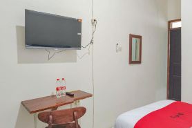 RedDoorz at Anjasmoro Guest House near Bandara Ahmad Yani Semarang