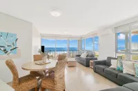 Oceanside Resort Hotels near Gold Coast Airport