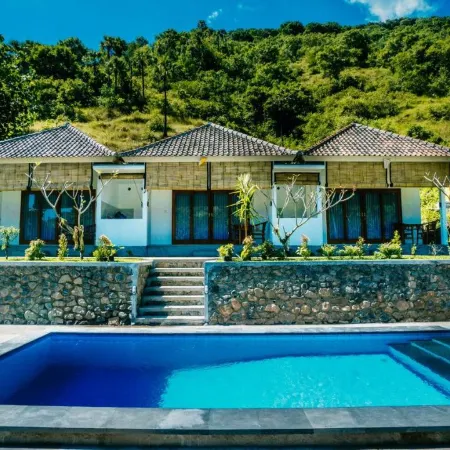 OkaOki Homestay By Bali Cabin Отели рядом с достопримечательностью «Пляж Амед»