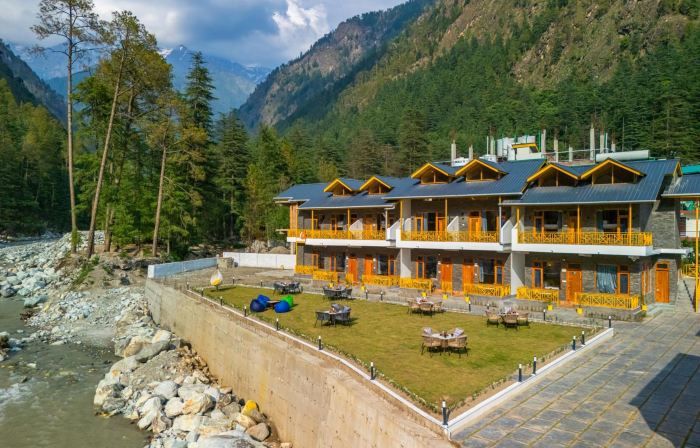 The Social Stays Kasol