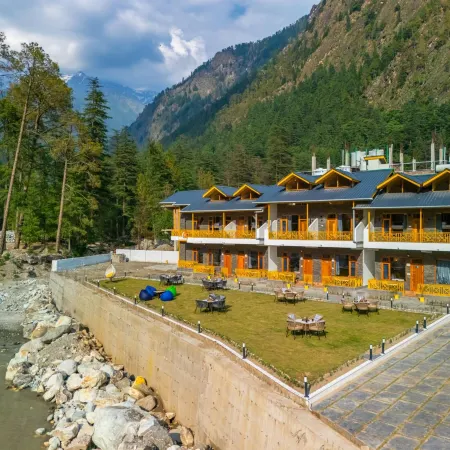 The Social Stays Kasol