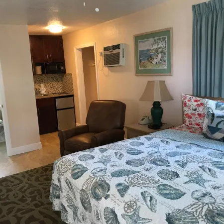 Carlton House Motel and Suites