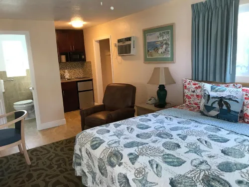 Carlton House Motel and Suites - Beach