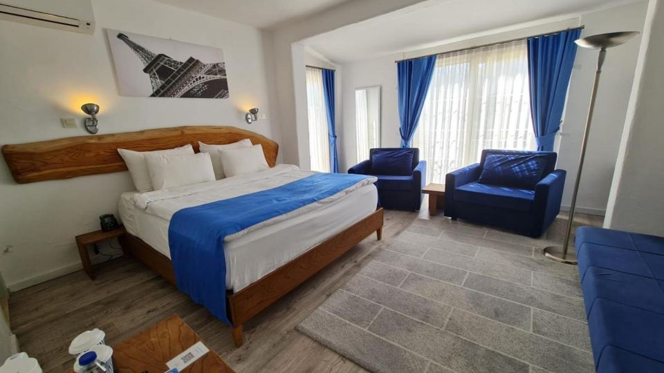 Rebetiko Hotel