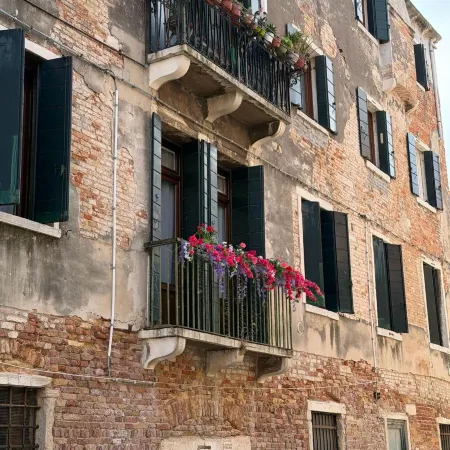 Lions Venice Guest House
