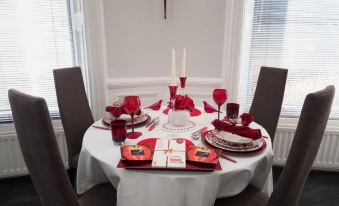 Marks at the Manor Luxury Riverside Apartments - Sleeps up to 4, with Parking and Sky TV