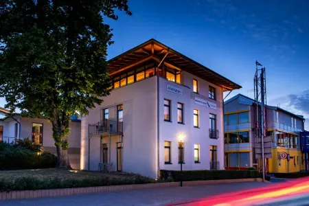 Recknitztal-Hotel Marlow Отели в г. Нордфорпоммерн