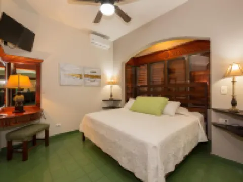 Club del Mar Oceanfront Hotels in Jaco